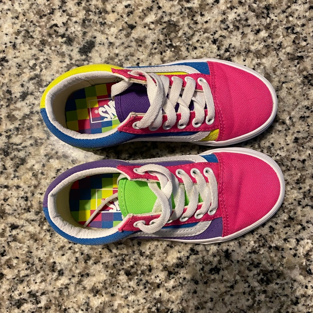 Colorful Vans - Picture 5 of 7